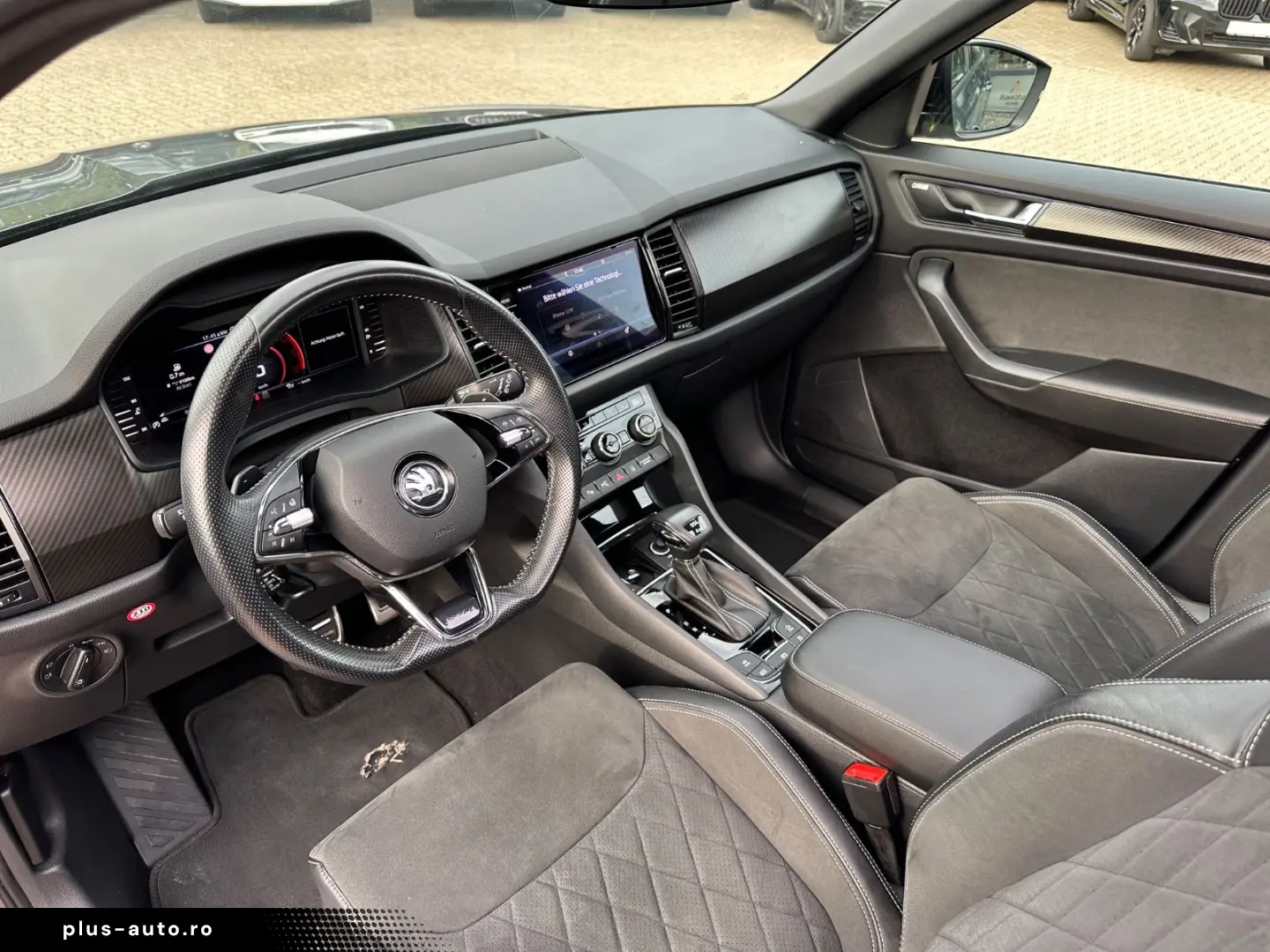 SKODA Kodiaq Sportline 4x4 STANDH AHK PANO 360