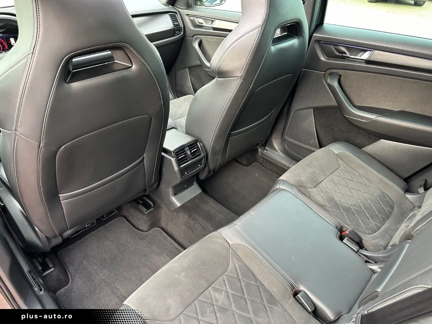 SKODA Kodiaq Sportline 4x4 STANDH AHK PANO 360