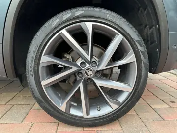 SKODA Kodiaq Sportline 4x4 STANDH AHK PANO 360