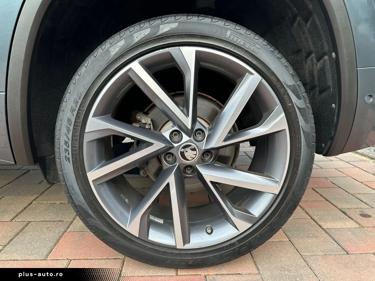 SKODA Kodiaq Sportline 4x4 STANDH AHK PANO 360