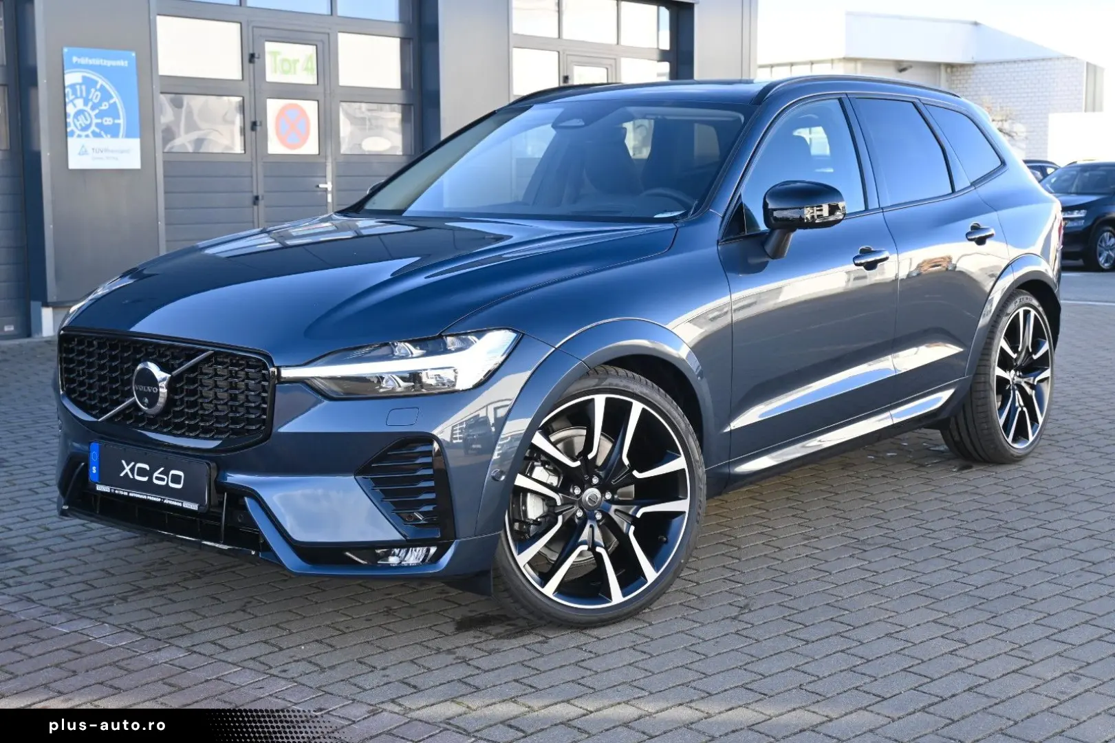 VOLVO XC60 B5 B AWD Ultra Dark PANO 360  LUFT ACC AHK