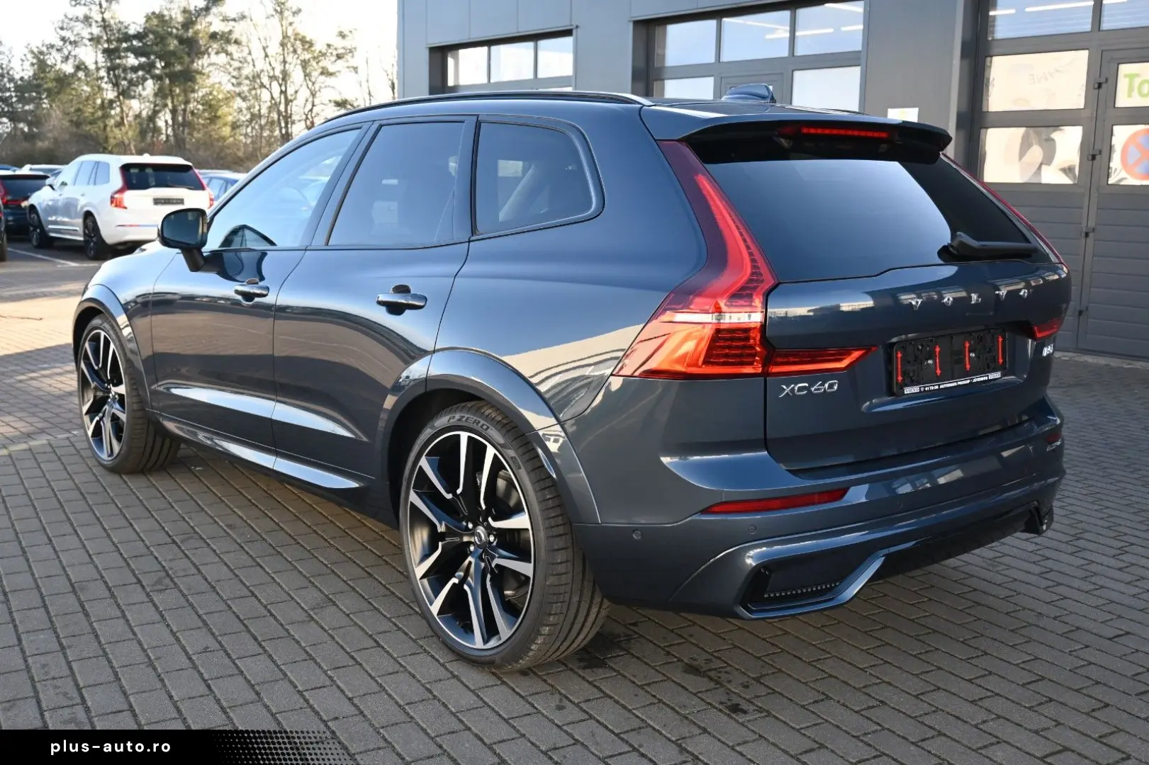 VOLVO XC60 B5 B AWD Ultra Dark PANO 360  LUFT ACC AHK