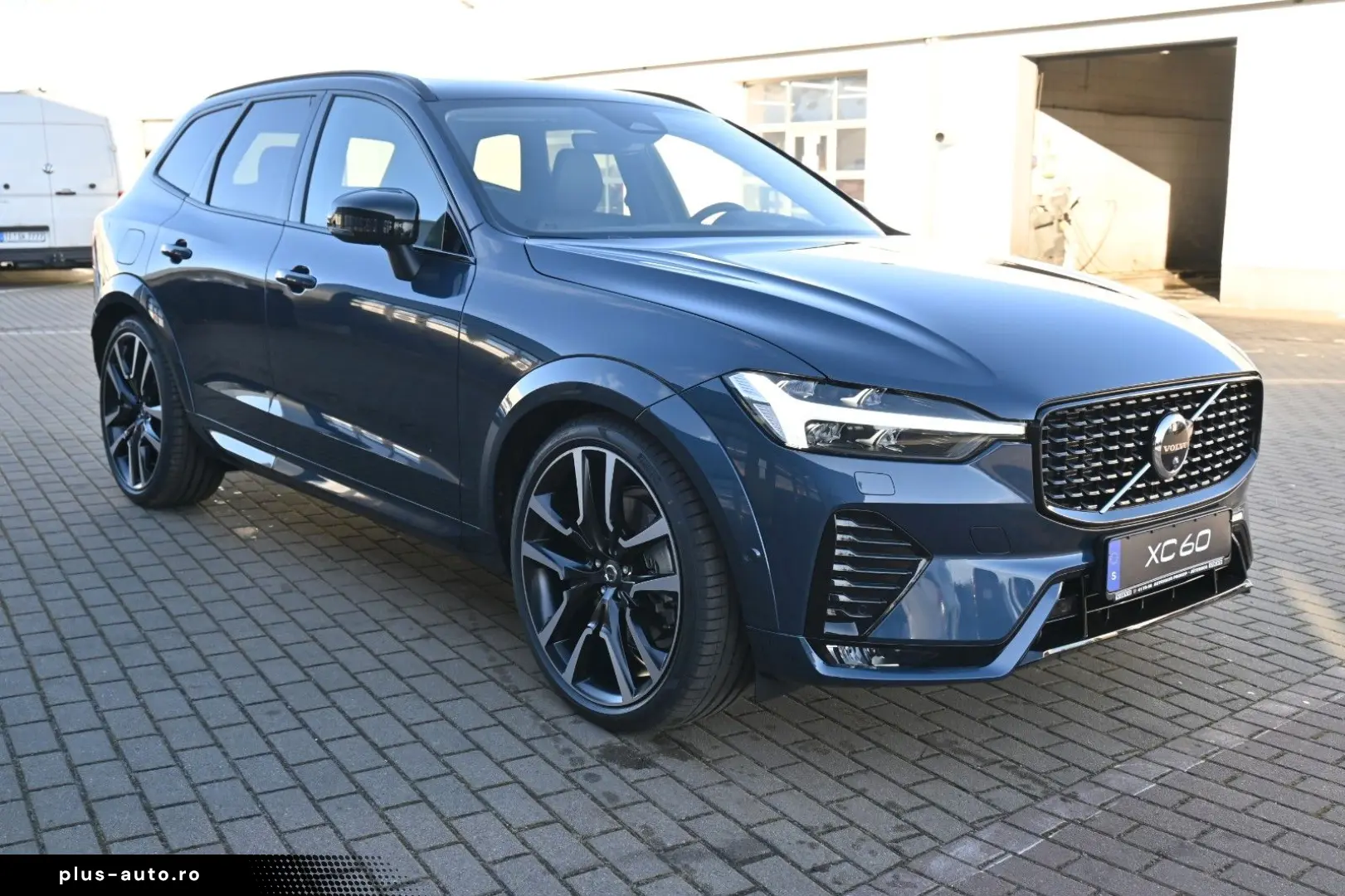 VOLVO XC60 B5 B AWD Ultra Dark PANO 360  LUFT ACC AHK