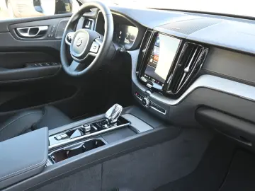 VOLVO XC60 B5 B AWD Ultra Dark PANO 360  LUFT ACC AHK