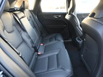 VOLVO XC60 B5 B AWD Ultra Dark PANO 360  LUFT ACC AHK