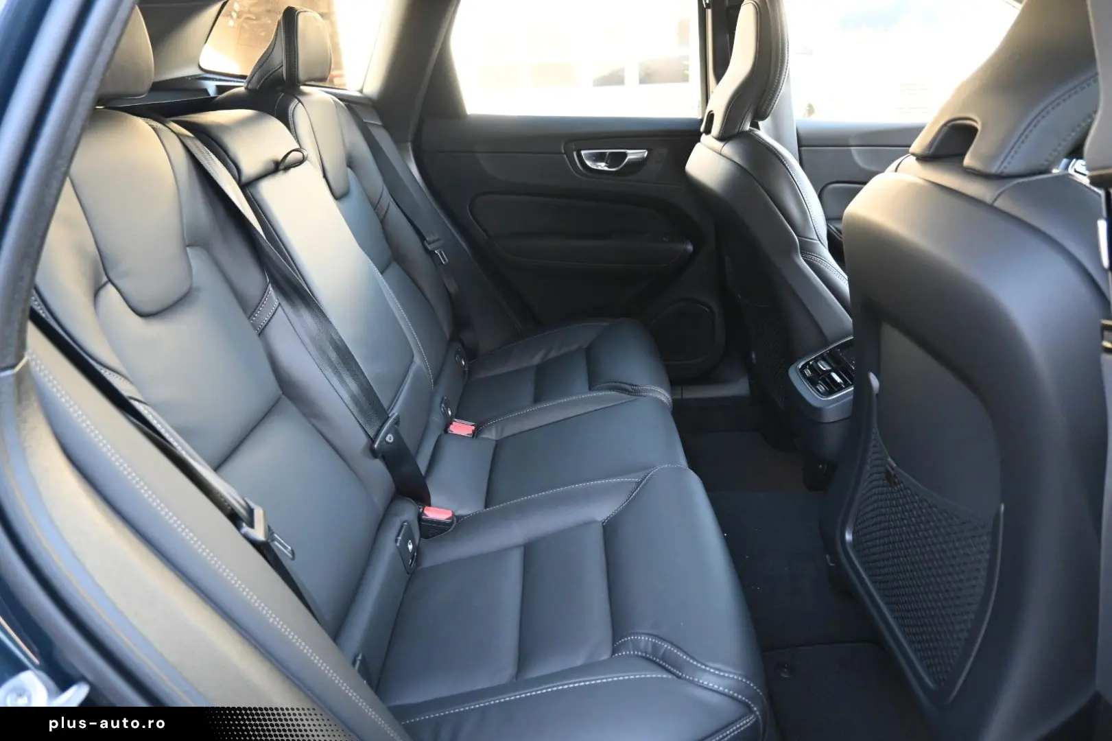 VOLVO XC60 B5 B AWD Ultra Dark PANO 360  LUFT ACC AHK