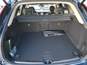 VOLVO XC60 B5 B AWD Ultra Dark PANO 360  LUFT ACC AHK