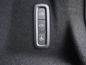 VOLVO XC60 B5 B AWD Ultra Dark PANO 360  LUFT ACC AHK