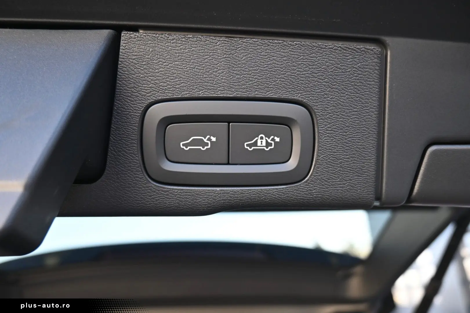 VOLVO XC60 B5 B AWD Ultra Dark PANO 360  LUFT ACC AHK