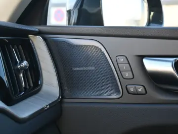 VOLVO XC60 B5 B AWD Ultra Dark PANO 360  LUFT ACC AHK