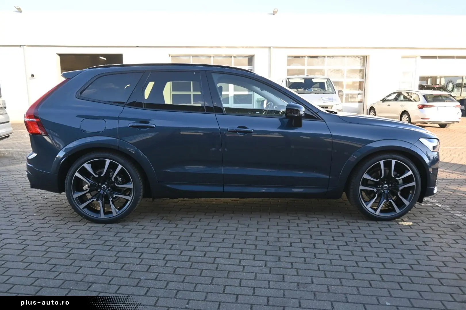 VOLVO XC60 B5 Benzin AWD Ultra Dark PANO 360  LUFT ACC