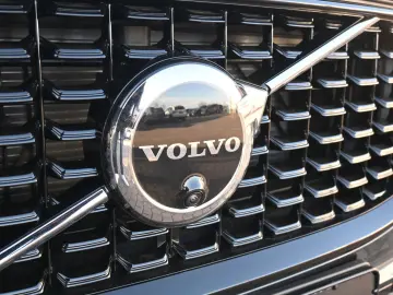 VOLVO XC60 B5 Benzin AWD Ultra Dark PANO 360  LUFT ACC