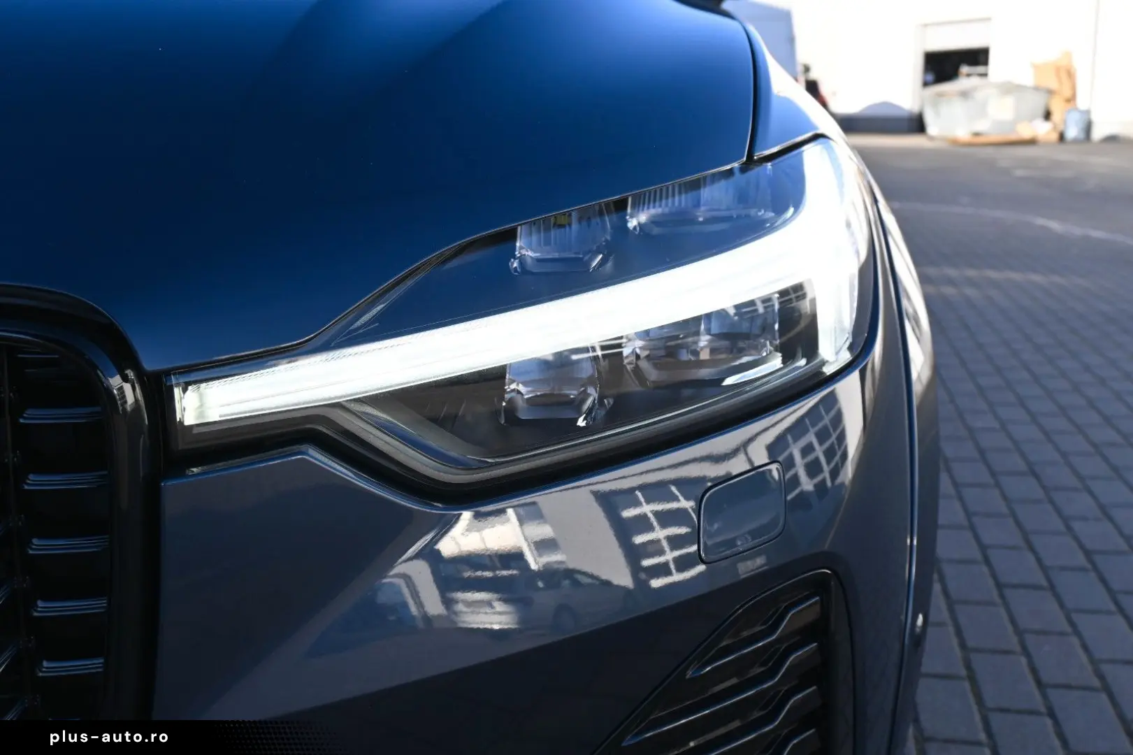 VOLVO XC60 B5 Benzin AWD Ultra Dark PANO 360  LUFT ACC