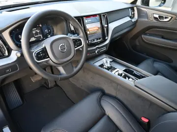 VOLVO XC60 B5 Benzin AWD Ultra Dark PANO 360  LUFT ACC