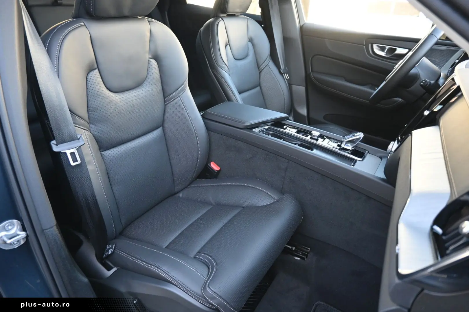 VOLVO XC60 B5 Benzin AWD Ultra Dark PANO 360  LUFT ACC