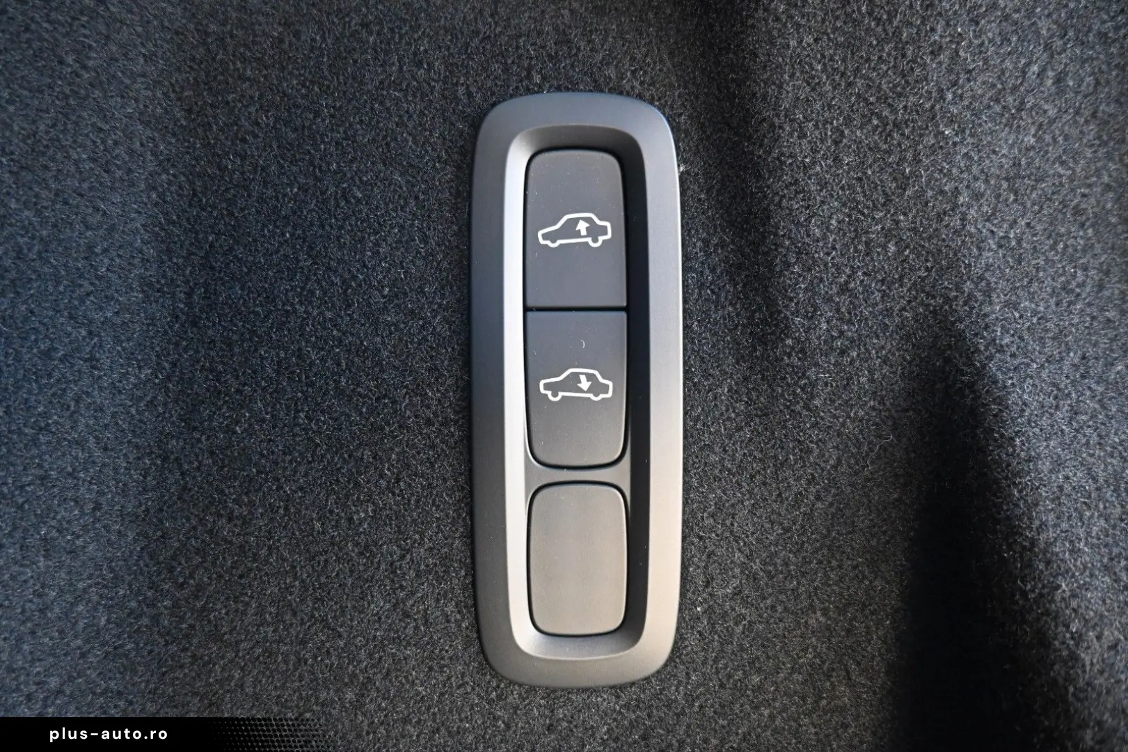 VOLVO XC60 B5 Benzin AWD Ultra Dark PANO 360  LUFT ACC