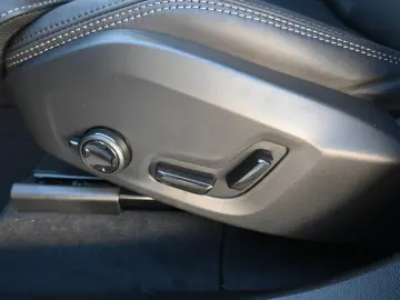 VOLVO XC60 B5 Benzin AWD Ultra Dark PANO 360  LUFT ACC