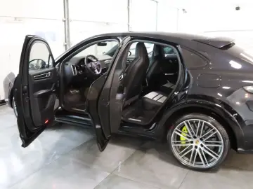 PORSCHE Cayenne Coupe Turbo S E-Hybrid CARBON