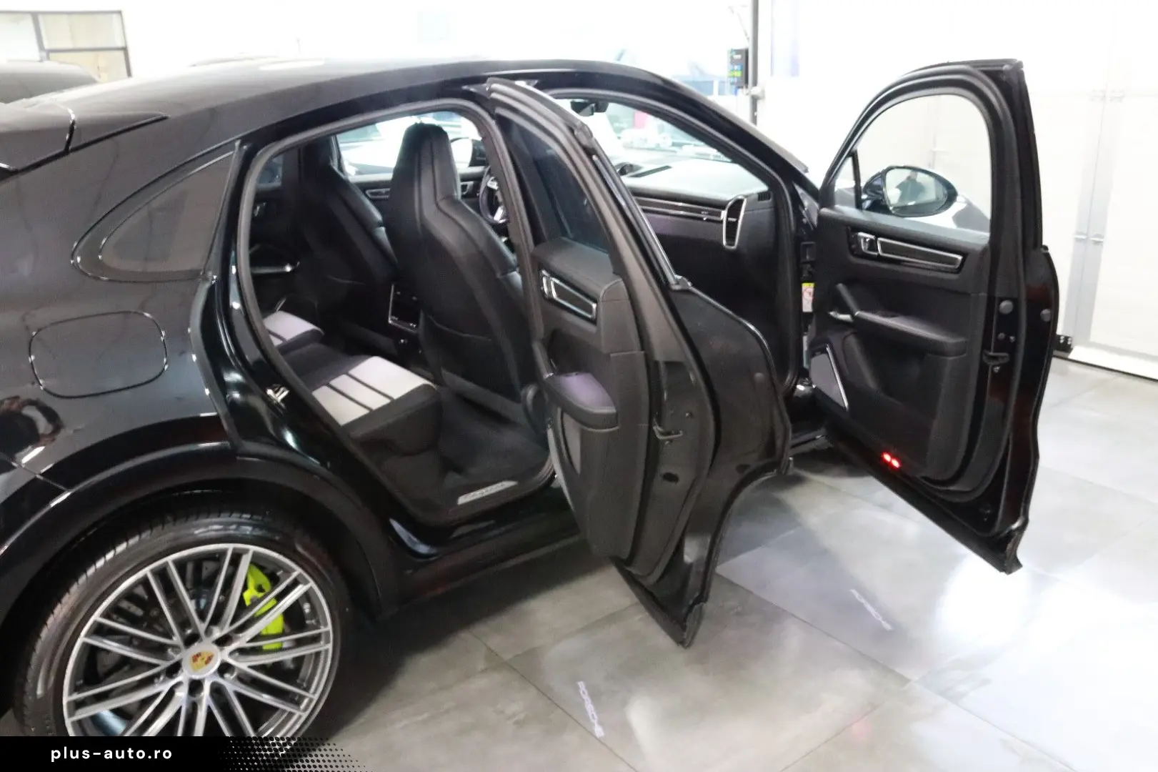 PORSCHE Cayenne Coupe Turbo S E-Hybrid CARBON