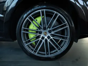 PORSCHE Cayenne Coupe Turbo S E-Hybrid CARBON