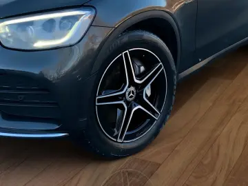 MERCEDES-BENZ GLC 300de 4M AMG LUFTFED AHK PANO MULTIB DISTR