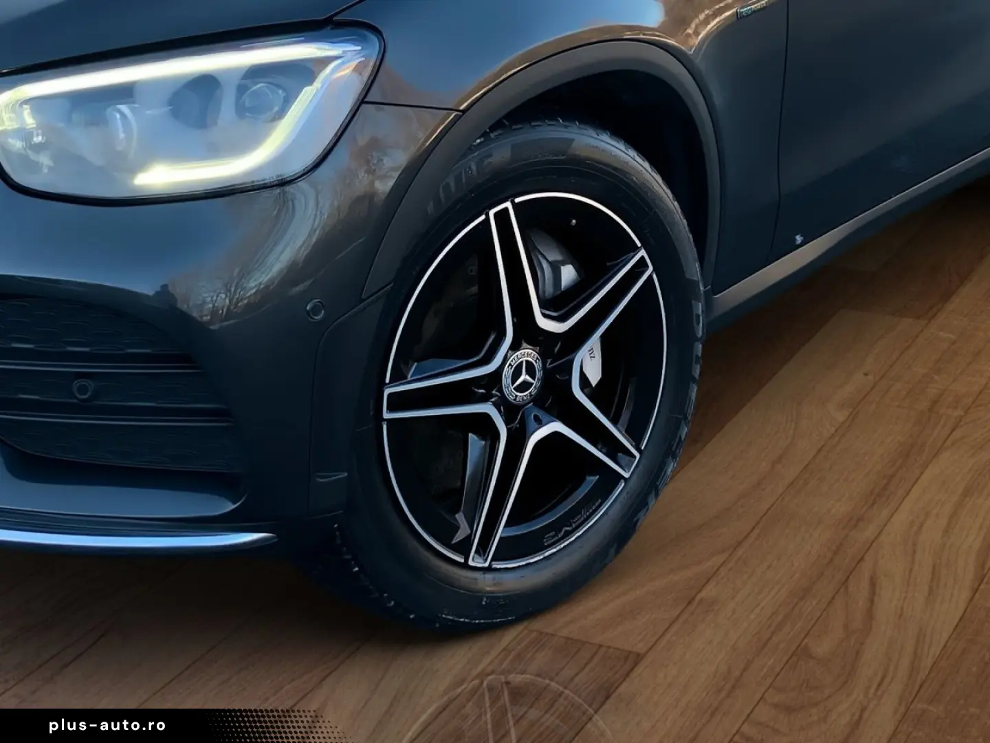 MERCEDES-BENZ GLC 300de 4M AMG LUFTFED AHK PANO MULTIB DISTR