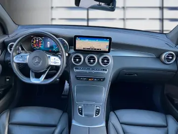 MERCEDES-BENZ GLC 300de 4M AMG LUFTFED AHK PANO MULTIB DISTR