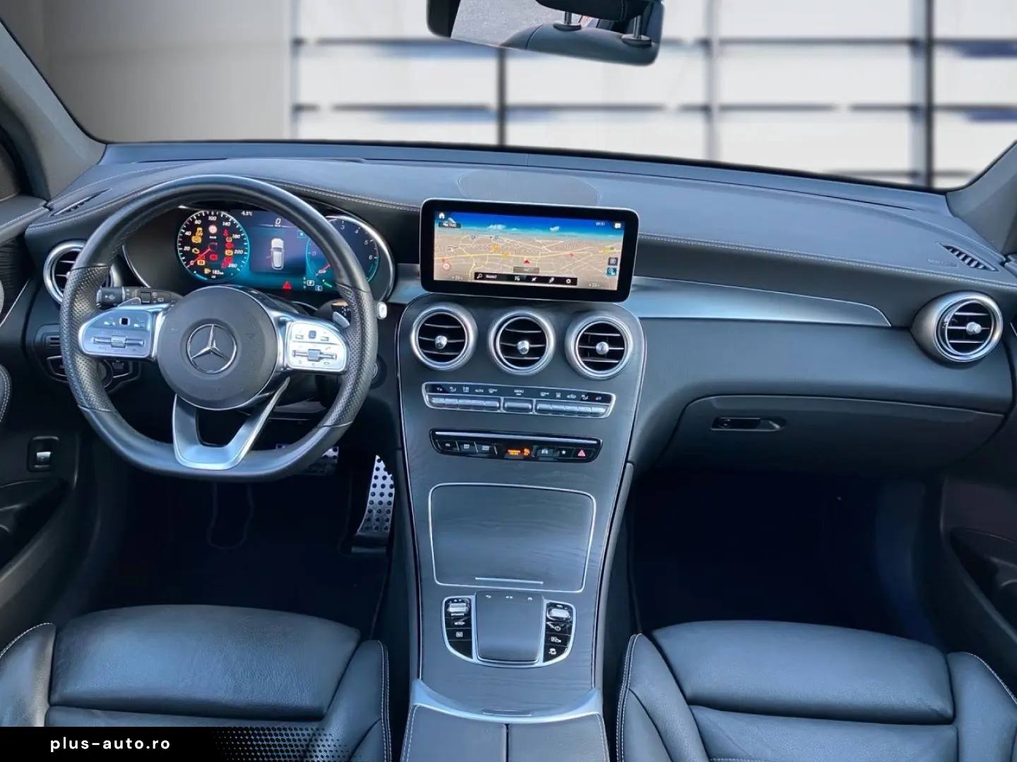 MERCEDES-BENZ GLC 300de 4M AMG LUFTFED AHK PANO MULTIB DISTR