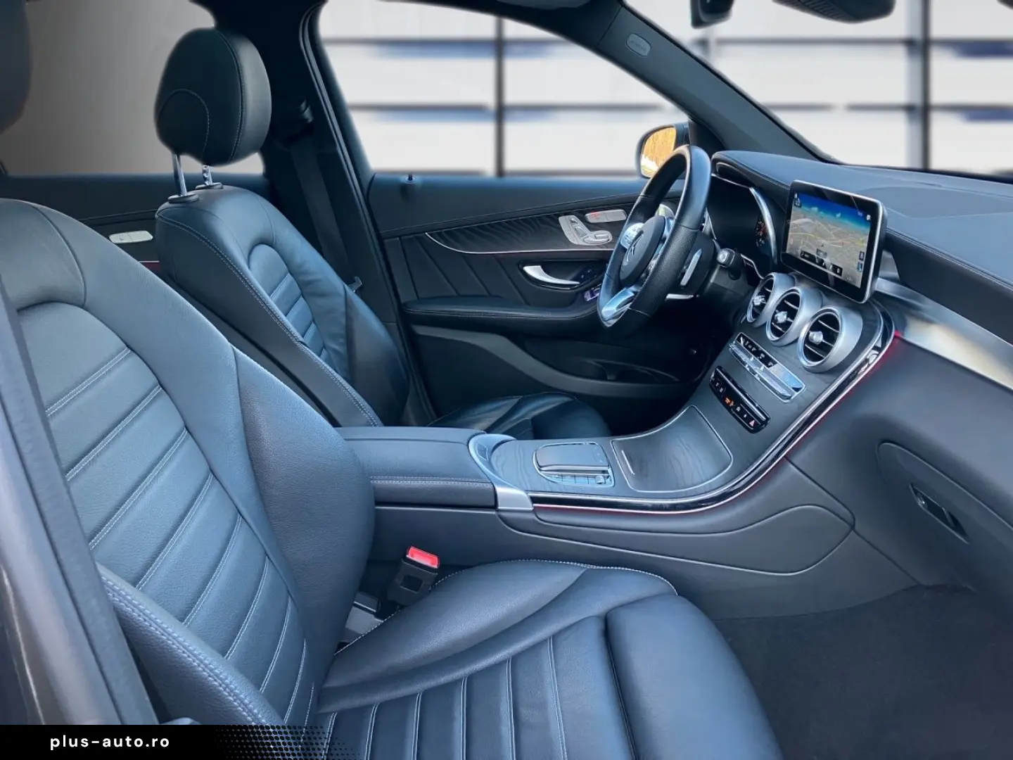 MERCEDES-BENZ GLC 300de 4M AMG LUFTFED AHK PANO MULTIB DISTR