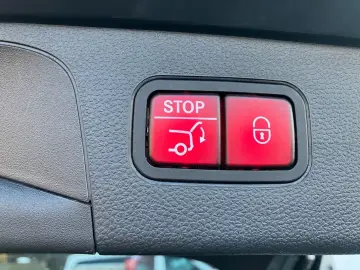 MERCEDES-BENZ GLC 300de 4M AMG LUFTFED AHK PANO MULTIB DISTR