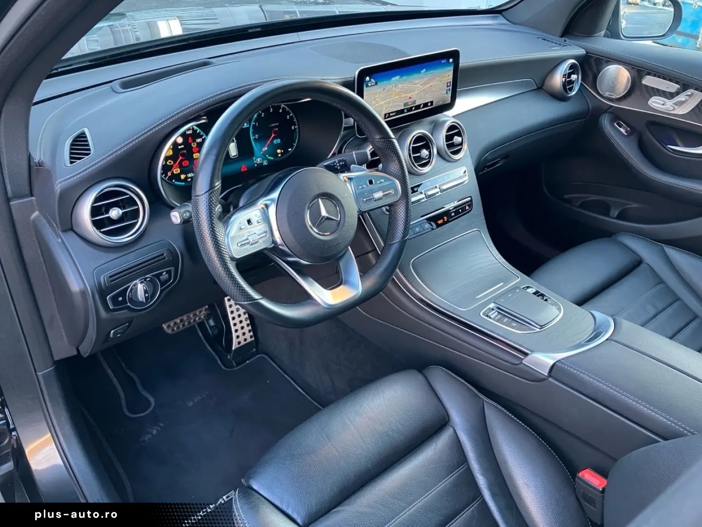 MERCEDES-BENZ GLC 300de 4M AMG LUFTFED AHK PANO MULTIB DISTR