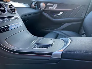 MERCEDES-BENZ GLC 300de 4M AMG LUFTFED AHK PANO MULTIB DISTR