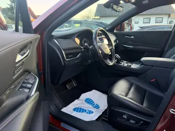 CADILLAC XT4 Premium Luxury AWD