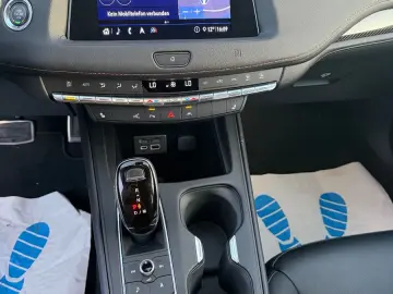 CADILLAC XT4 Premium Luxury AWD