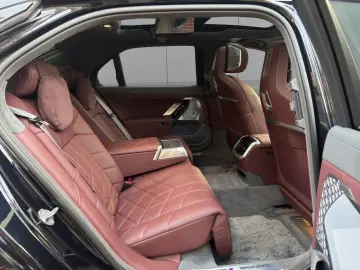 BMW 740 d xDrive M Sport Pro INDIV Theater TV