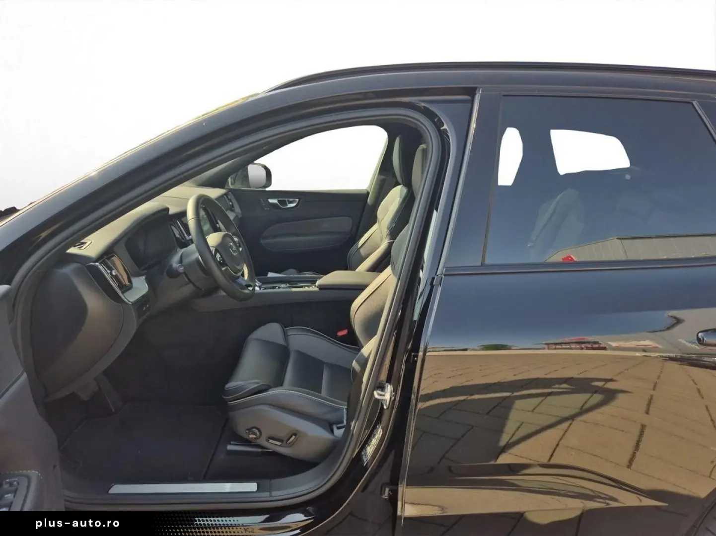 VOLVO XC60 T6 AWD Plus Black Edition HUD PANO H K 21