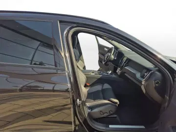 VOLVO XC60 T6 AWD Plus Black Edition HUD PANO H K 21