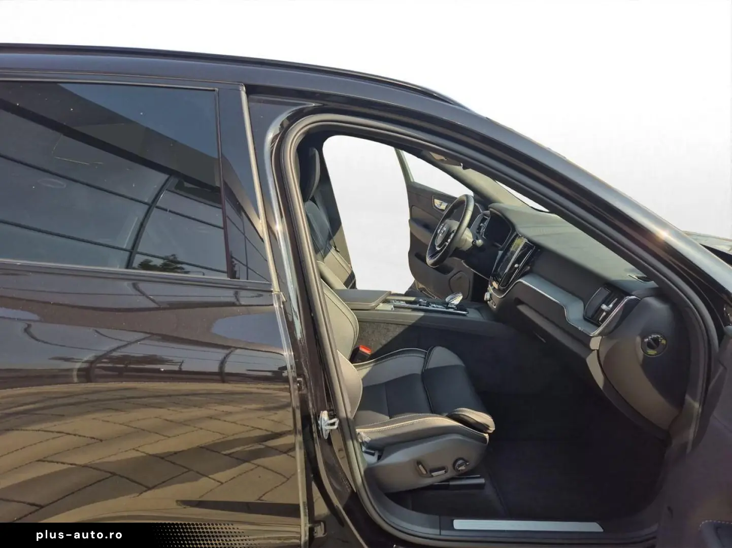 VOLVO XC60 T6 AWD Plus Black Edition HUD PANO H K 21