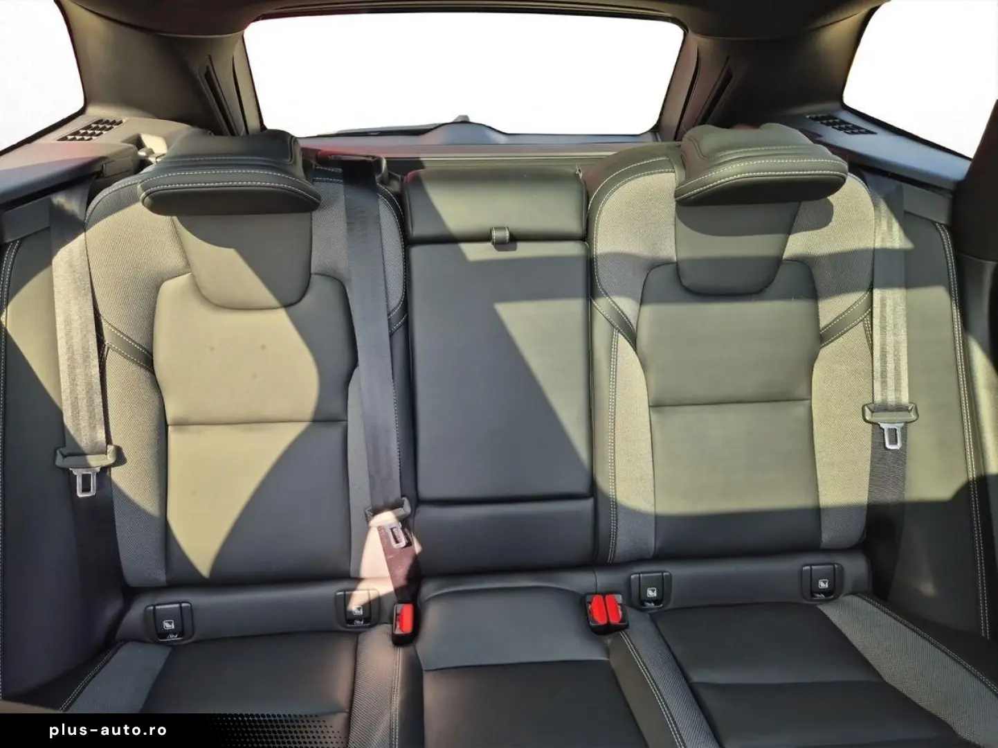 VOLVO XC60 T6 AWD Plus Black Edition HUD PANO H K 21