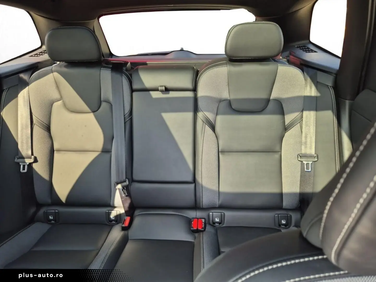 VOLVO XC60 T6 AWD Plus Black Edition HUD PANO H K 21