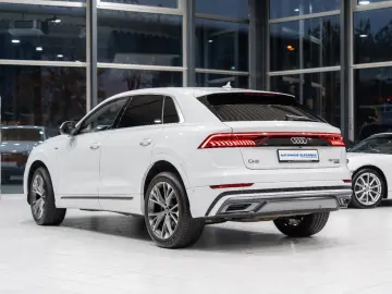 AUDI Q8 TFSI quattro S-LINE LEDER B O HEAD-UP LED