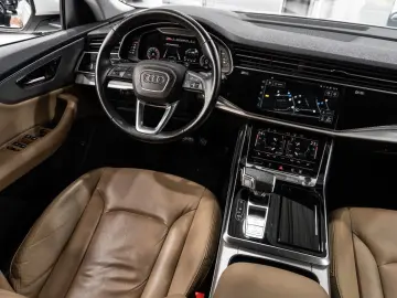 AUDI Q8 TFSI quattro S-LINE LEDER B O HEAD-UP LED