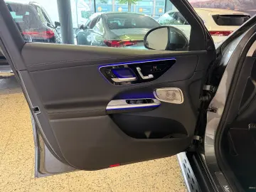 MERCEDES-BENZ GLC 300 4Ma AMG NAVI LED DISTR HUD MEMORY