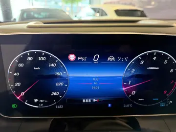 MERCEDES-BENZ GLC 300 4Ma AMG NAVI LED DISTR HUD MEMORY