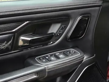 DODGE RAM 1500 5.7 4x4 Limited LED HUD ACC H&K LPG