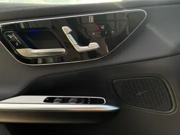 MERCEDES-BENZ GLC 300 d 4MATIC Coupé AMG AHK Pano Easy-P 360