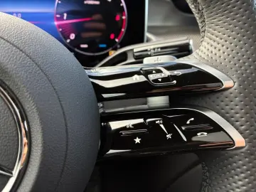 MERCEDES-BENZ GLC 300 d 4MATIC Coupé AMG AHK Pano Easy-P 360