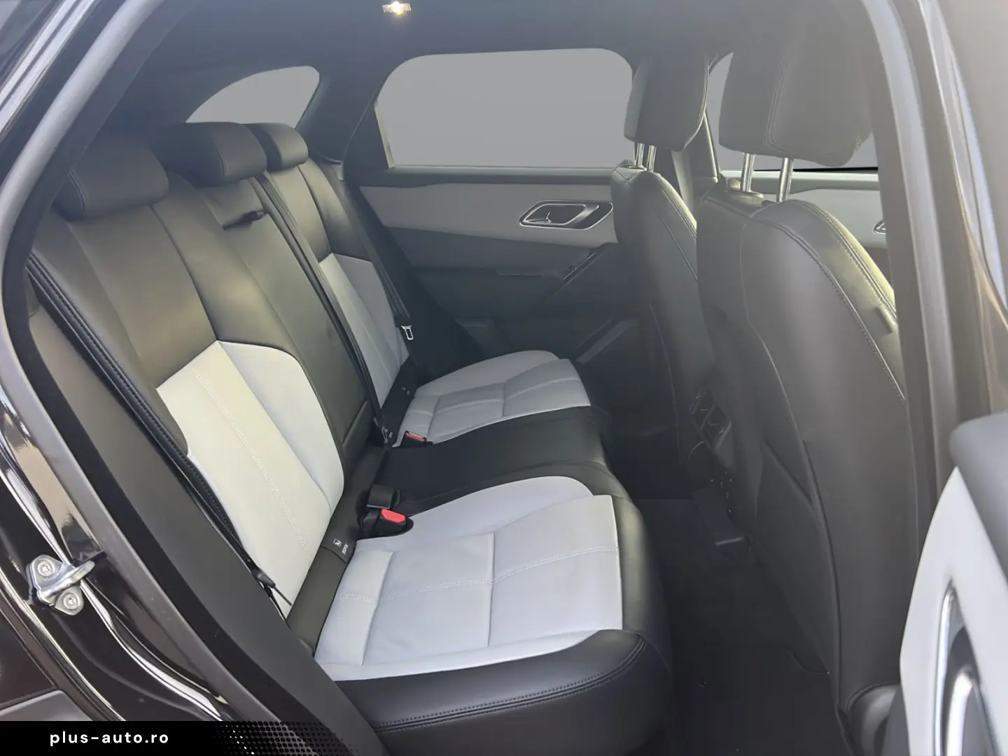 LAND ROVER Range Rover Velar P400e S AHK Winter Pack