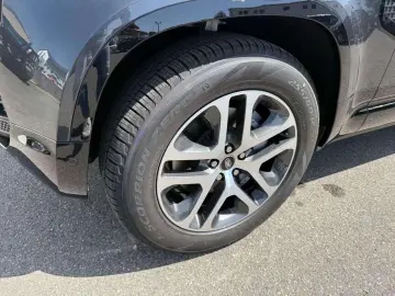 LAND ROVER Defender 110 D300 X-Dynamic HSE 7 Sitz BLACKPACK