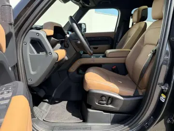 LAND ROVER Defender 110 D300 X-Dynamic HSE 7 Sitz BLACKPACK